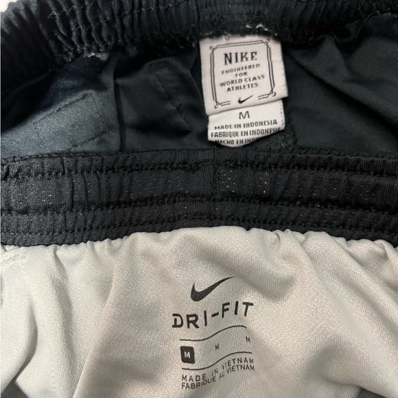 Girls Nike Shorts - Picture 3 of 3